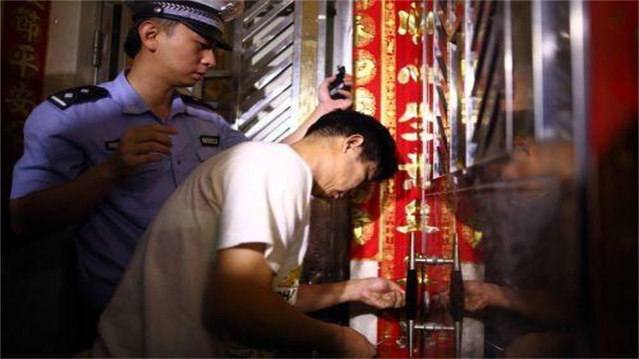 山东请开锁师傅开了锁后，师傅